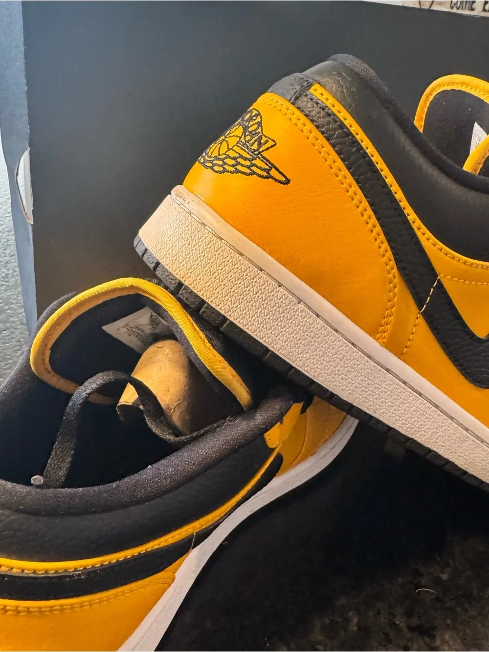 Jordan 1 Low University Gold